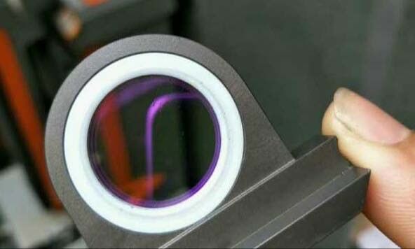 圖九:未被污染的鏡片 圖九:未被污染的鏡片